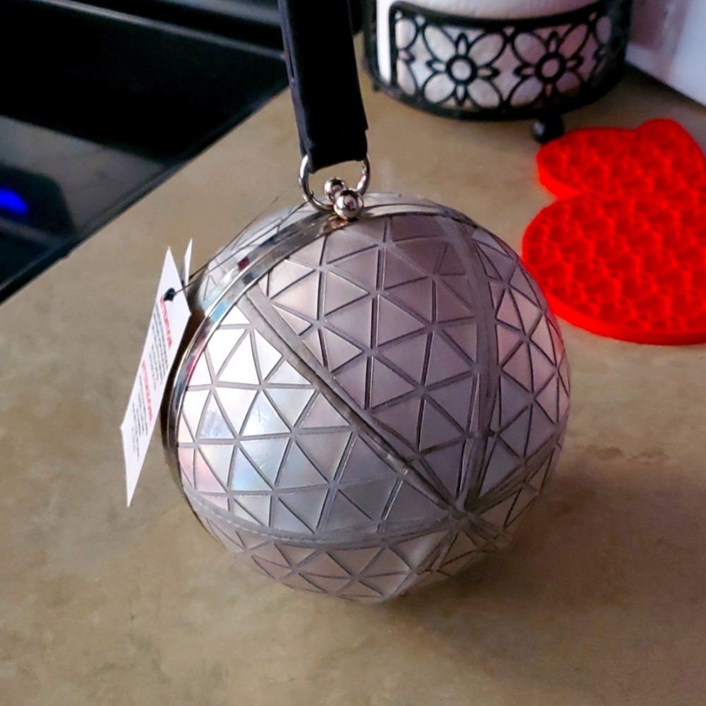 Disney parks spaceship earth